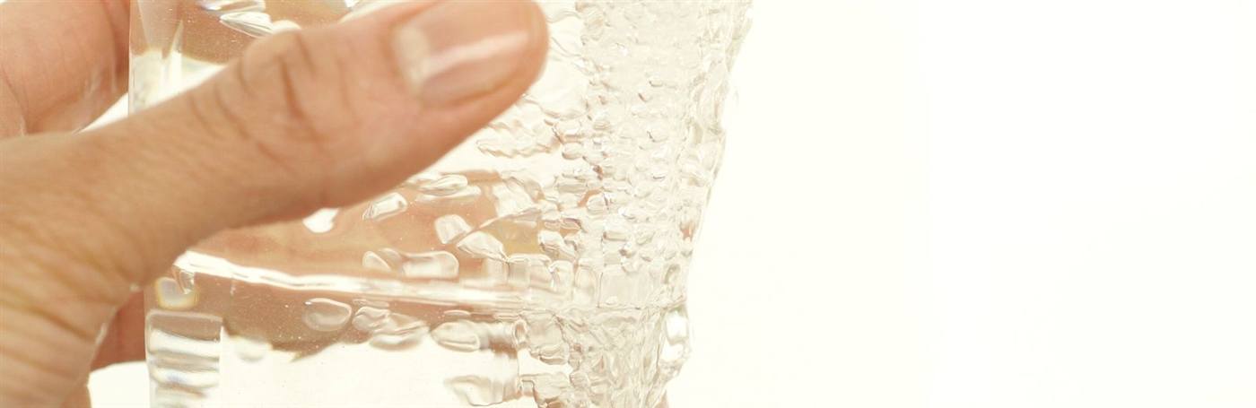 Nước sạch chảy ra từ vòi